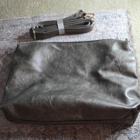 Chic Metallic Crossbody Bag - Picture 4 of 5